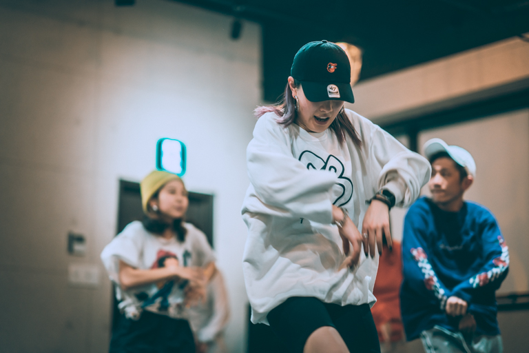ダンススタジオルードファクトリーは長崎(長与・住吉・宝町・大村・東長崎・諫早・島原・小ヶ倉・琴海・三重)で営業中!!ダンス未経験者・初心者大歓迎!!子供から社会人までどなたでも受講可能!!長崎市・大村市など県内でダンスをするならルードファクトリー!!HIPHOPからKPOPまで!